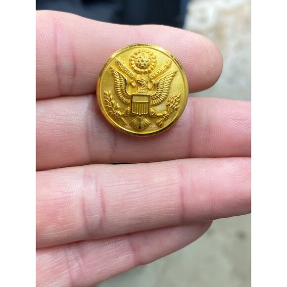 Vintage Military Brass Eagle Buttons Set Of 8 With Raised Design & Shank Backs - Picture 6 of 9